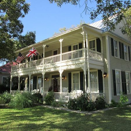 Carriage House Fredericksburg Bed and Breakfast Exterior foto