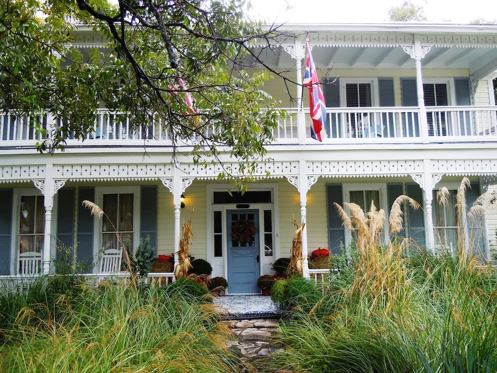 Carriage House Fredericksburg Bed and Breakfast Exterior foto