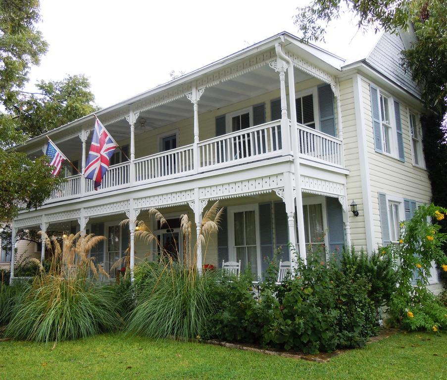 Carriage House Fredericksburg Bed and Breakfast Exterior foto