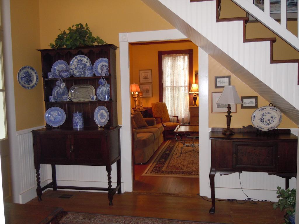 Carriage House Fredericksburg Bed and Breakfast Exterior foto