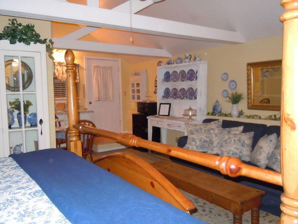Carriage House Fredericksburg Bed and Breakfast Exterior foto